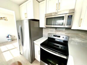 121 Sheffield F in West Palm Beach, FL - Foto de edificio - Building Photo