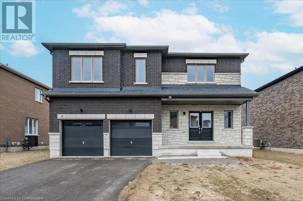 7 Bird St in Norfolk, ON - Building Photo