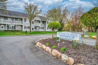 1155 South Lake Dr, Unit 57 in Novi, MI - Building Photo - Building Photo