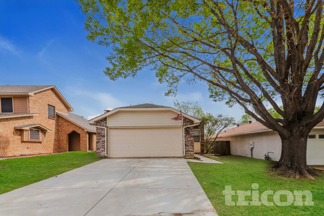 5328 Waterford Dr in Mesquite, TX - Foto de edificio