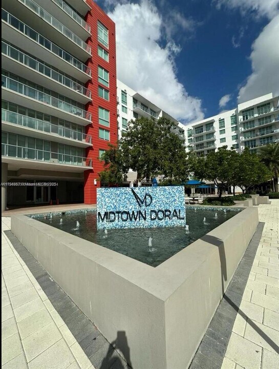 7875 NW 107th Ave in Doral, FL - Building Photo