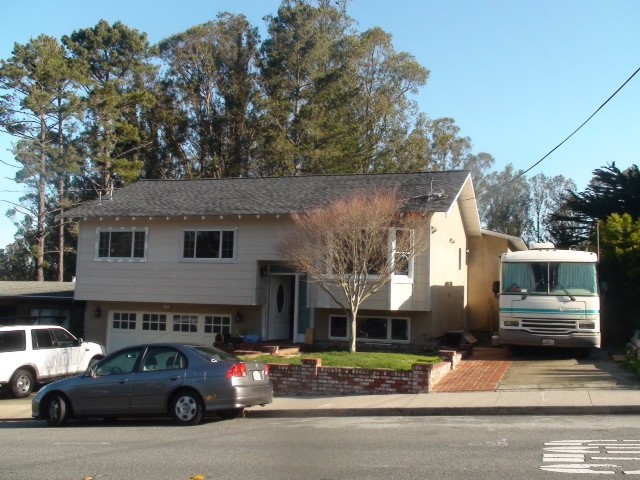 1139 Crespi Dr in Pacifica, CA - Building Photo