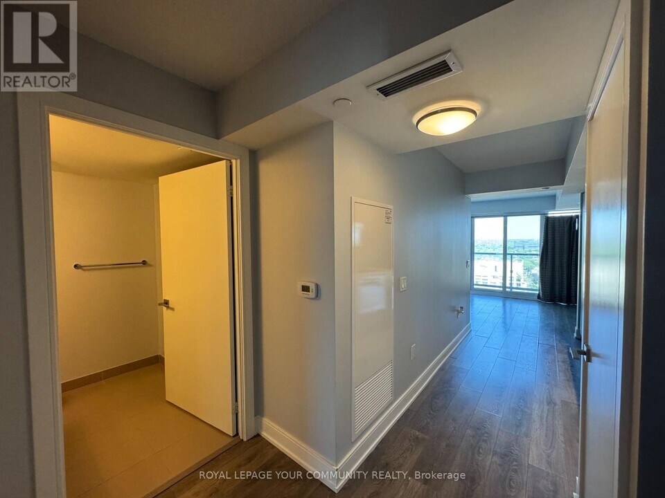 89-2389 McGill St in Toronto, ON - Building Photo