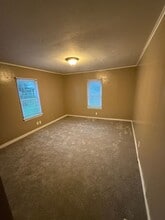 814 W Washington St in Springfield, IL - Building Photo - Building Photo