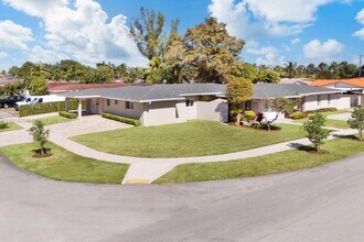 7875 SW 12th St-Unit -0 in Miami, FL - Building Photo - Building Photo