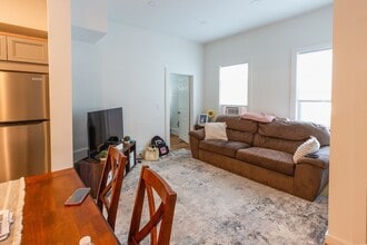 176 Court St in Plymouth, MA - Foto de edificio - Building Photo