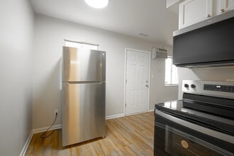 733 E Wilbeth in Akron, OH - Foto de edificio - Building Photo