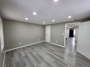 269 Willis Ave in Mineola, NY - Foto de edificio - Building Photo