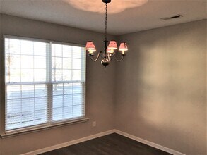 6140 Glen Way Dr in Winston-Salem, NC - Foto de edificio - Building Photo