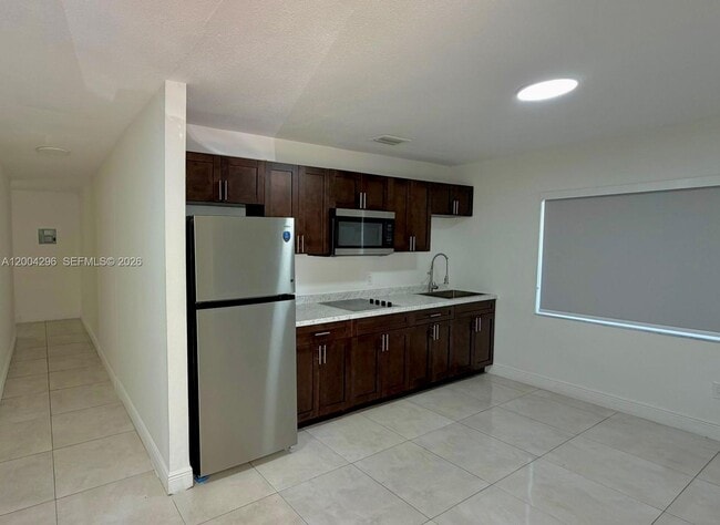 2803 SW 26th St in Miami, FL - Building Photo - Building Photo