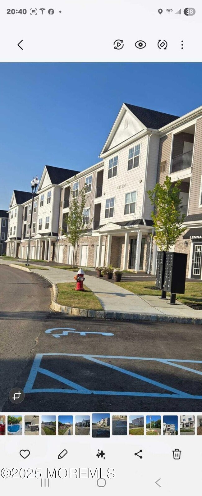28 Radford Ct in Monroe Township, NJ - Foto de edificio - Building Photo