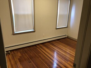 585 Broadway, Unit 1 in Somerville, MA - Building Photo - Building Photo