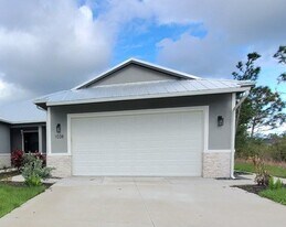 1038 San Cristobal Ave in Punta Gorda, FL - Building Photo