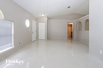 1973 SW Bellevue Ave in Port St. Lucie, FL - Building Photo - Building Photo