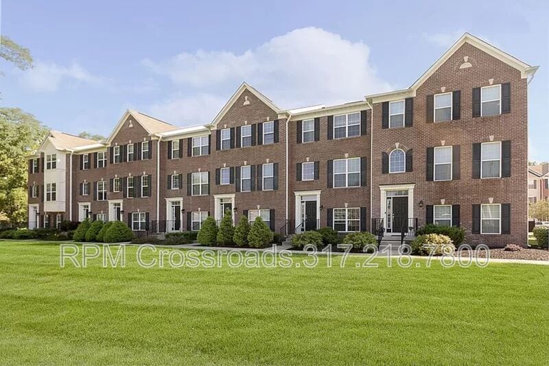 9042 Mercer Dr in Fishers, IN - Building Photo
