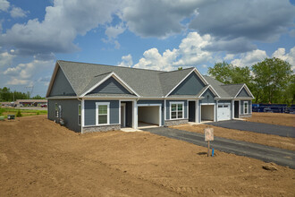 Townhomes @ Oakridge Glen in Macedon, NY - Foto de edificio - Building Photo