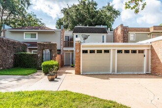 2 Dorado Dr in Friendswood, TX - Building Photo - Building Photo