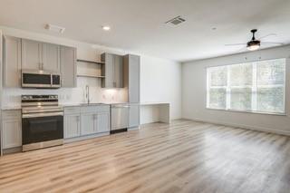 2232 Empire Central Dr in Dallas, TX - Building Photo - Building Photo