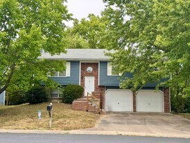 111 W Alhambra Dr in Columbia, MO - Building Photo