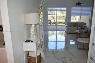 10255 51ND Ln in Doral, FL - Building Photo - Building Photo