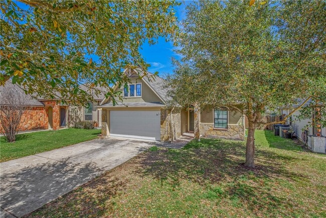 215 Simi Dr in College Station, TX - Foto de edificio - Building Photo