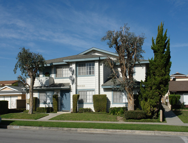 4321 Farquhar Ave in Los Alamitos, CA - Building Photo - Building Photo