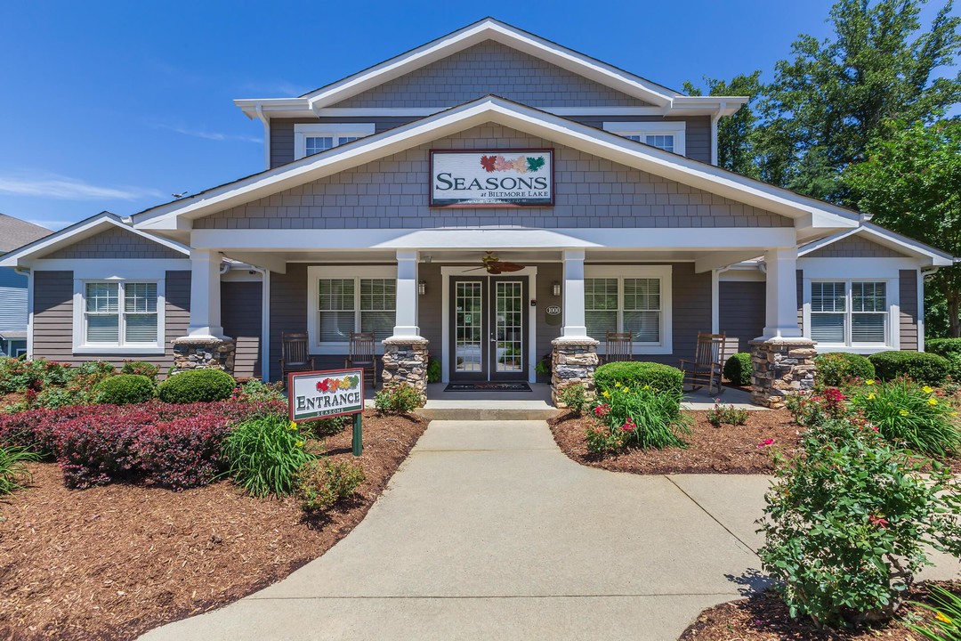 Seasons at Biltmore Lake Condominiums in Candler, NC - Foto de edificio