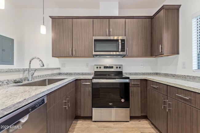 2063 E Lemon St, Unit 2002 in Tempe, AZ - Building Photo - Building Photo