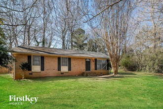 1905 Burfordi Dr SW in Marietta, GA - Foto de edificio - Building Photo