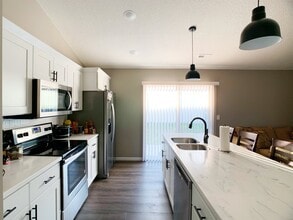 1603 Hill Valley Dr in Manhattan, KS - Building Photo - Building Photo