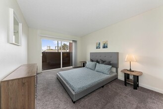 Villas at Desert Pointe in Las Vegas, NV - Building Photo - Building Photo