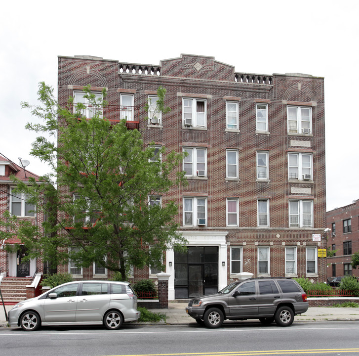 Majestic Court in Brooklyn, NY - Building Photo