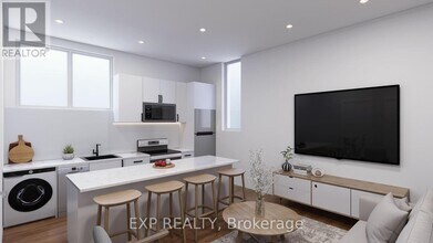 148-148 Glenlake Ave in Toronto, ON - Building Photo - Building Photo
