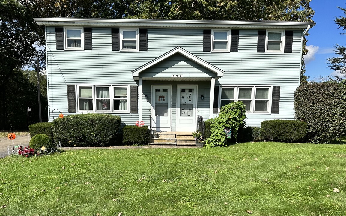 40 Kondracki Ln, Unit B in Wallingford, CT - Foto de edificio