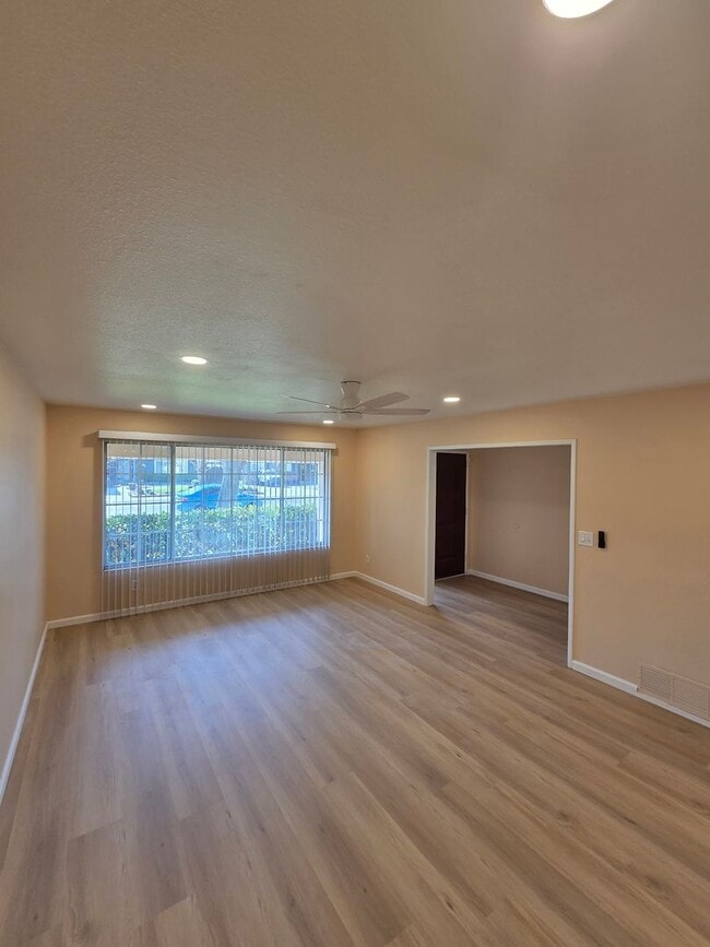 1525 Lavender Ln in Modesto, CA - Building Photo - Building Photo