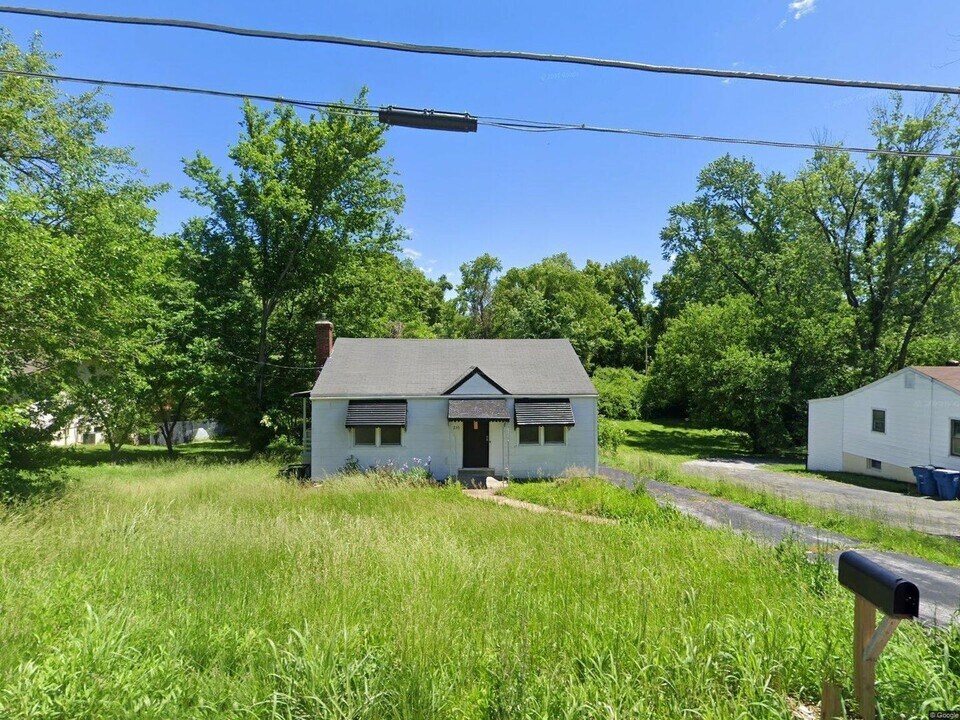 226 Argent Ave in Ferguson, MO - Building Photo