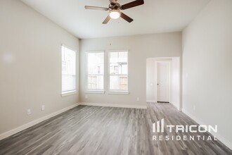 9835 Willow Creek Commerce Dr in Tomball, TX - Building Photo - Building Photo