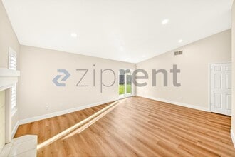 5603 Pine Canyon Dr in Bakersfield, CA - Foto de edificio - Building Photo