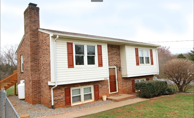 201 Rolling Ridge Dr