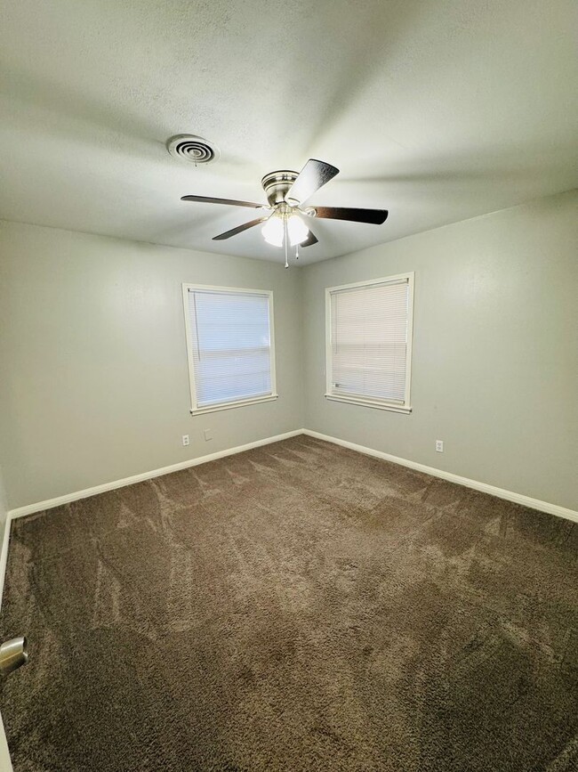 4517 Robinwood Dr in Waco, TX - Foto de edificio - Building Photo
