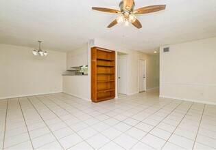 12312 Woodleigh Ave in Tampa, FL - Building Photo - Building Photo
