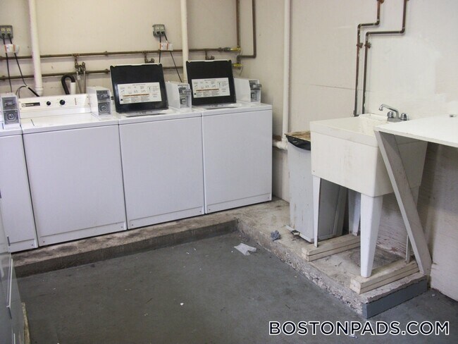 137 Park Dr, Unit 14 in Boston, MA - Building Photo - Building Photo