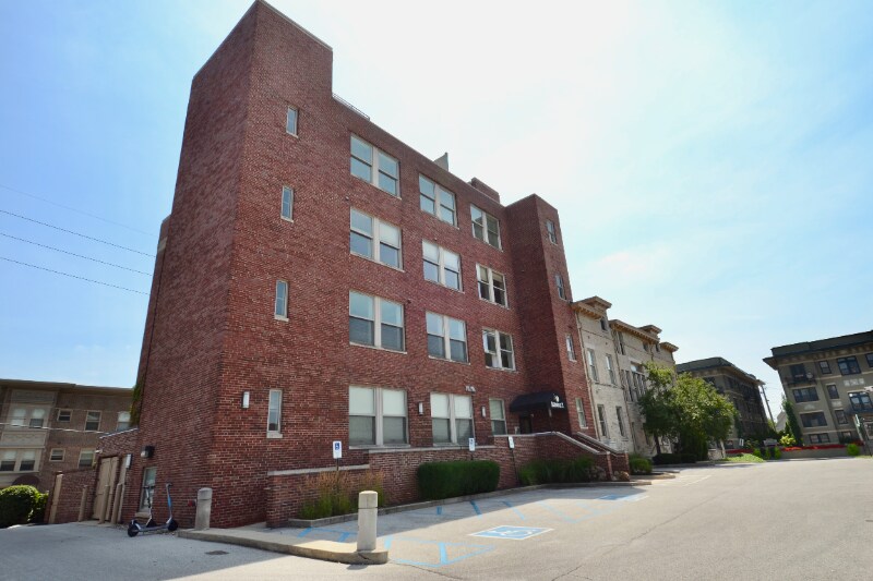 2105 N Meridian St in Indianapolis, IN - Building Photo