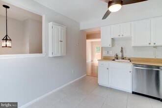 24 Sebastiani Blvd in Gaithersburg, MD - Building Photo - Building Photo