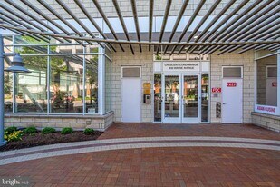 930 Wayne Ave in Silver Spring, MD - Building Photo