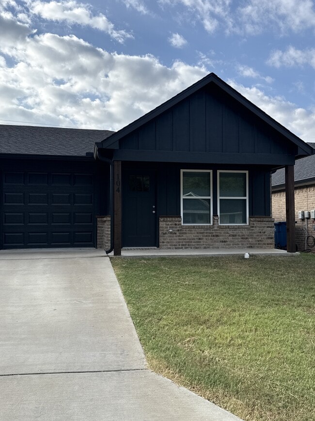 104 Chloe Dr in Mineola, TX - Building Photo - Building Photo