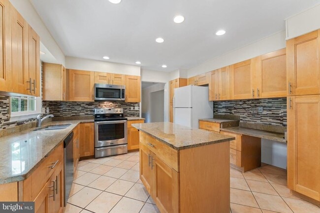 9 Snug Hill Ct in Potomac, MD - Building Photo - Building Photo