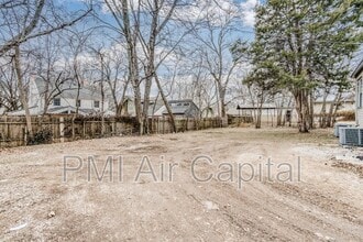 911 W Central Ave in El Dorado, KS - Building Photo - Building Photo