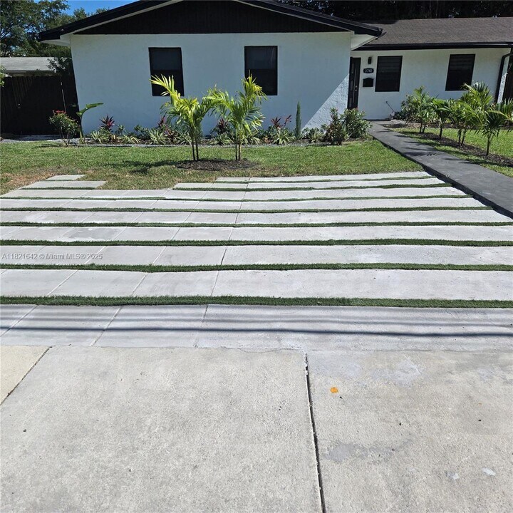 3740 Percival Ave in Miami, FL - Building Photo