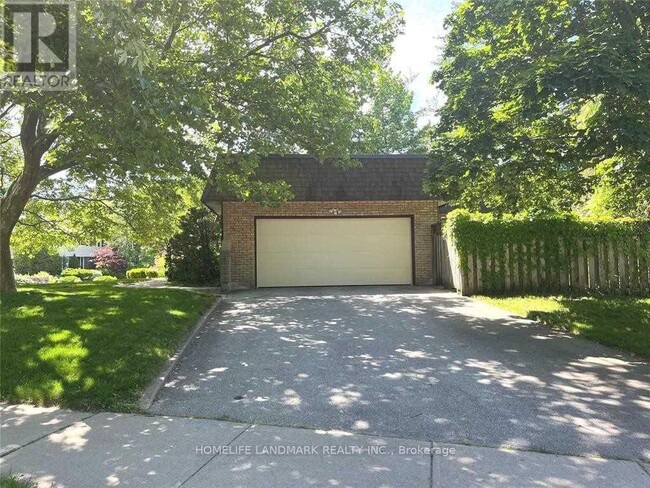 2144 Adair Crescent in Oakville, ON - Building Photo - Building Photo